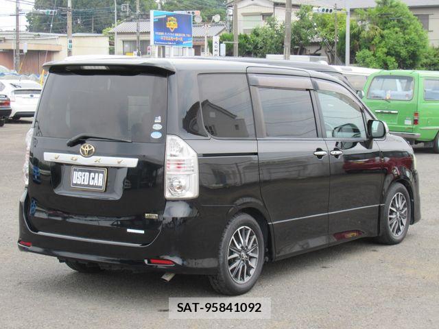 Toyota VOXY 2008-11 7458759-4