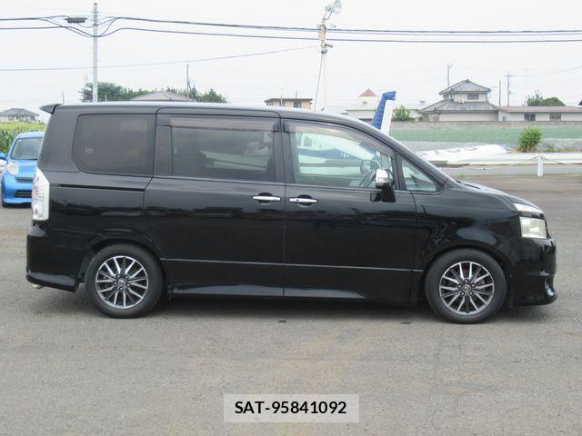 Toyota VOXY 2008-11 7458759-7