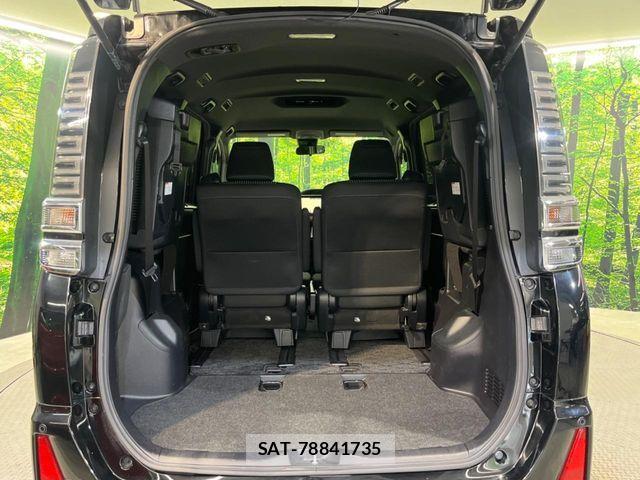 Toyota VOXY 2017-08 7458733-10