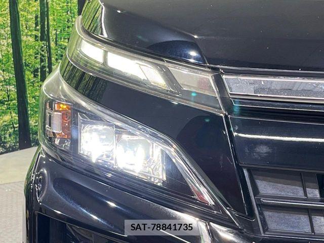 Toyota VOXY 2017-08 7458733-12