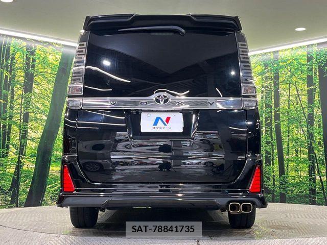 Toyota VOXY 2017-08 7458733-15