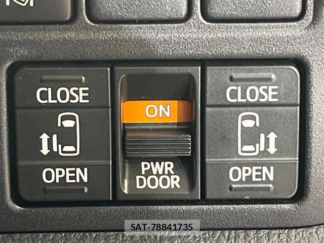 Toyota VOXY 2017-08 7458733-5
