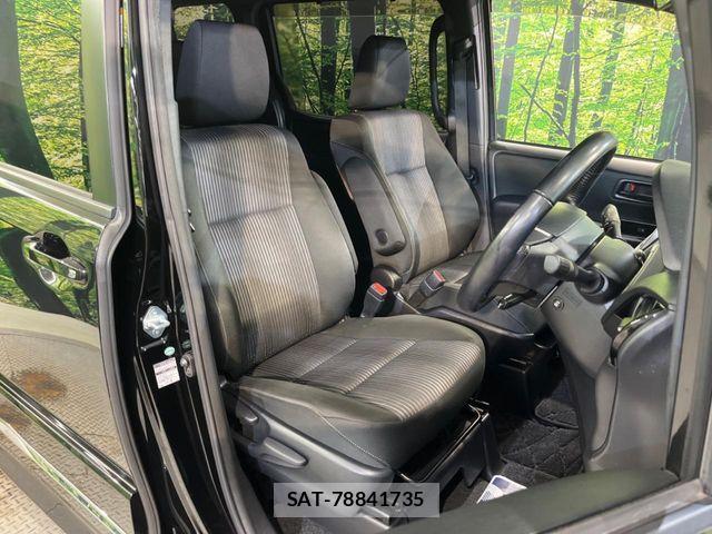 Toyota VOXY 2017-08 7458733-7