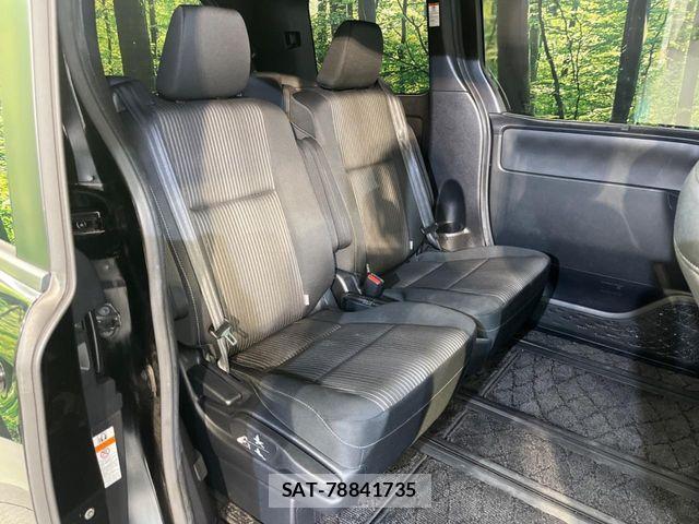 Toyota VOXY 2017-08 7458733-8