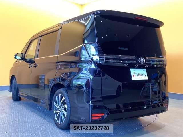 Toyota VOXY 2024-04 7458699-12