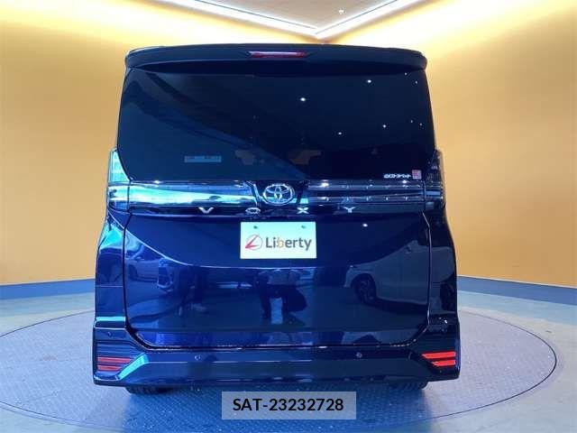Toyota VOXY 2024-04 7458699-13