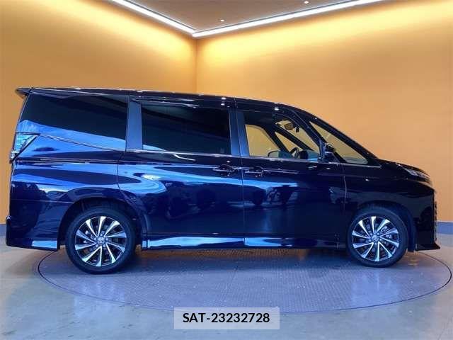 Toyota VOXY 2024-04 7458699-15
