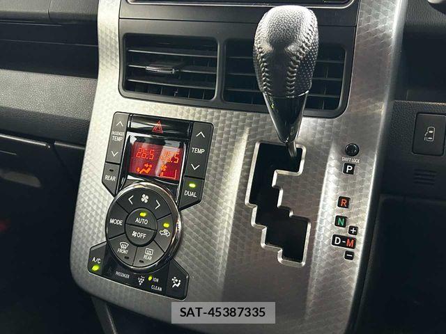 Toyota VOXY 2013-07 7458747-11