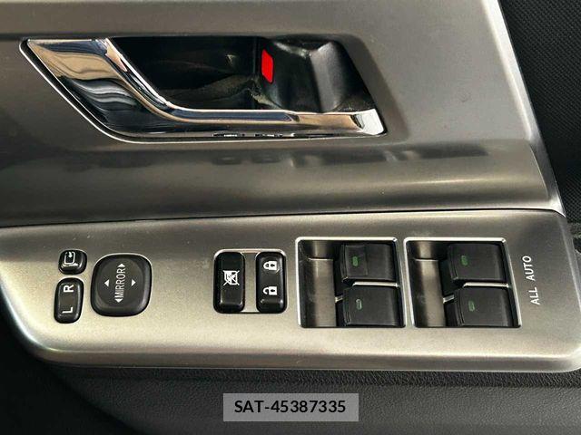 Toyota VOXY 2013-07 7458747-13