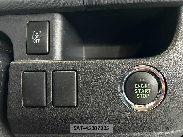 Toyota VOXY 2013-07 7458747-15
