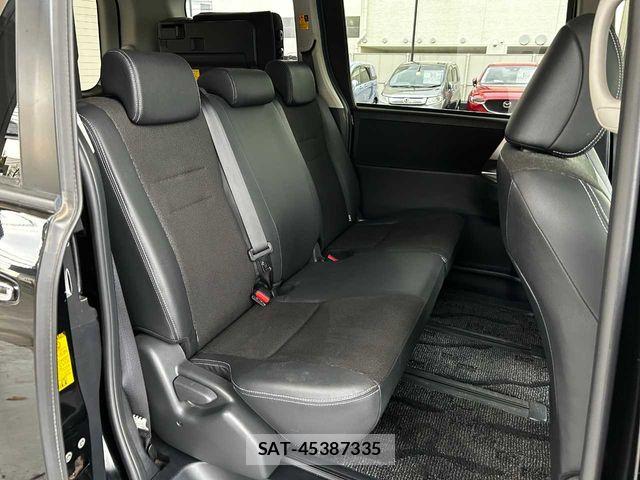 Toyota VOXY 2013-07 7458747-18
