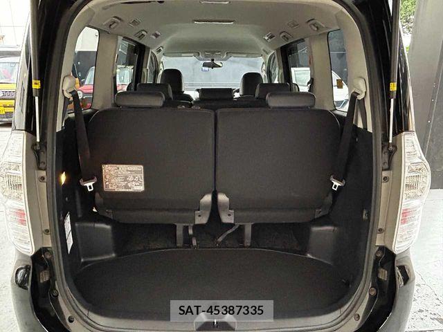 Toyota VOXY 2013-07 7458747-19