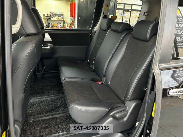 Toyota VOXY 2013-07 7458747-21