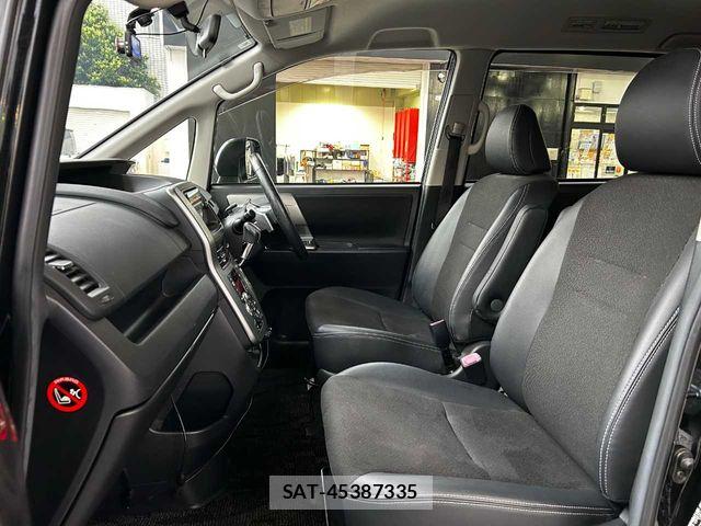 Toyota VOXY 2013-07 7458747-22