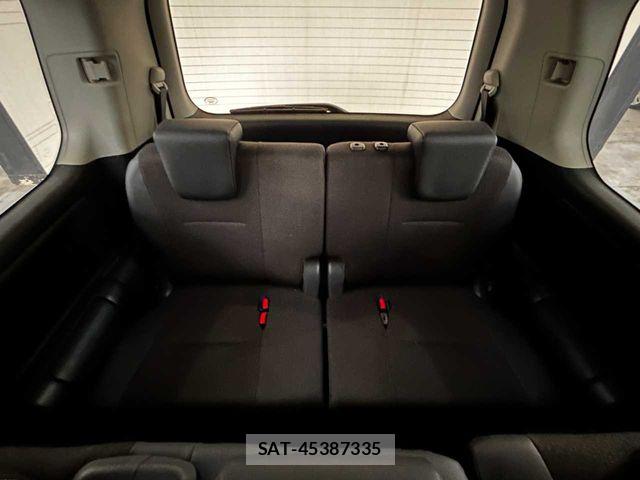 Toyota VOXY 2013-07 7458747-23