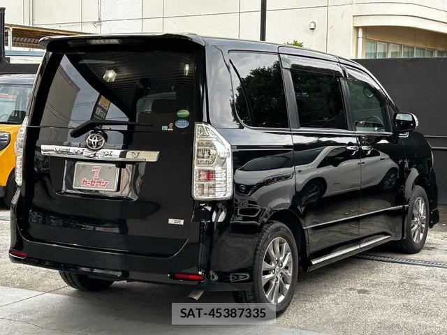 Toyota VOXY 2013-07 7458747-27