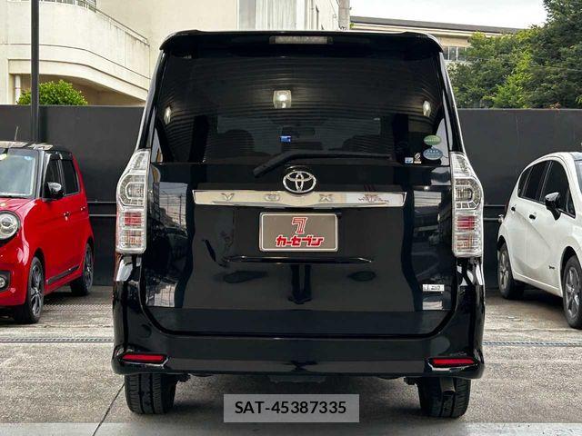 Toyota VOXY 2013-07 7458747-28