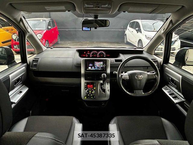 Toyota VOXY 2013-07 7458747-3