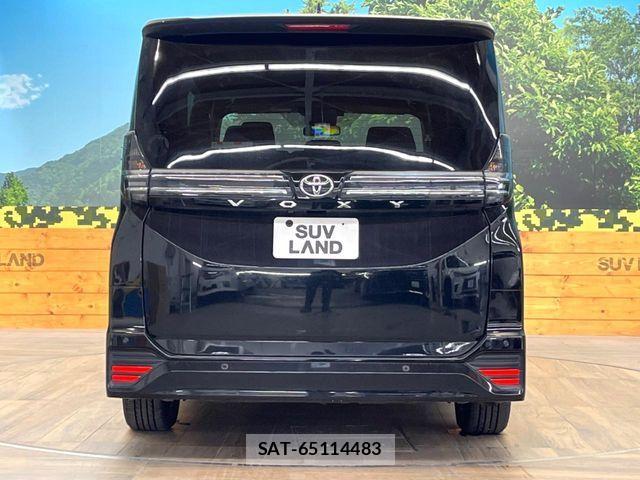 Toyota VOXY 2024-04 7458713-14