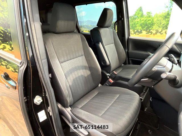 Toyota VOXY 2024-04 7458713-7