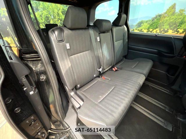 Toyota VOXY 2024-04 7458713-8