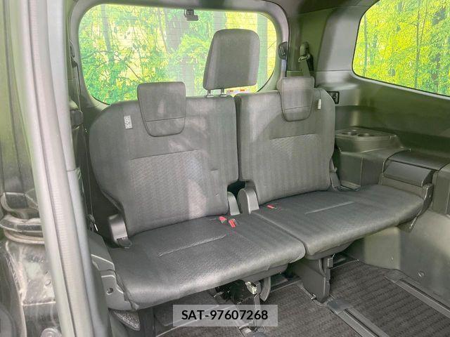 Toyota VOXY 2022-07 7458712-9