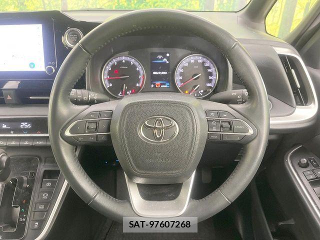 Toyota VOXY 2022-07 7458712-11