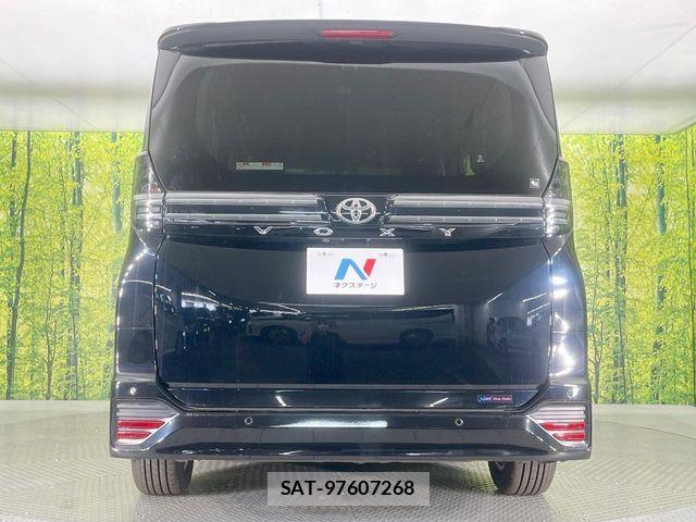 Toyota VOXY 2022-07 7458712-14