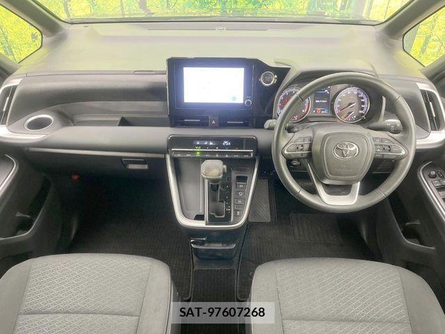 Toyota VOXY 2022-07 7458712-1