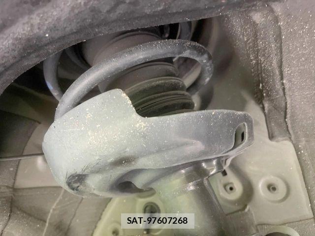 Toyota VOXY 2022-07 7458712-19