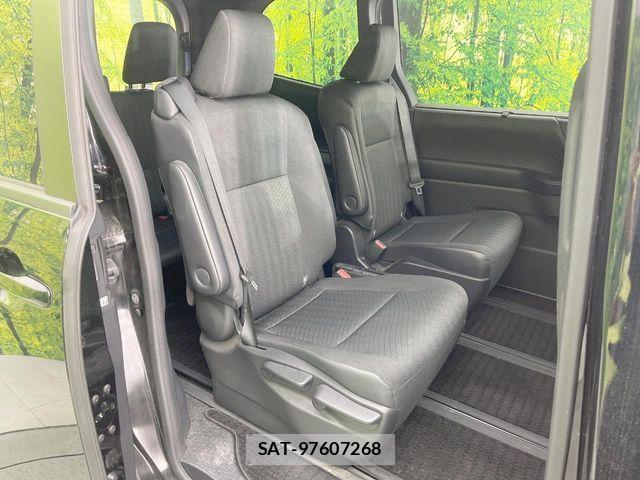 Toyota VOXY 2022-07 7458712-8