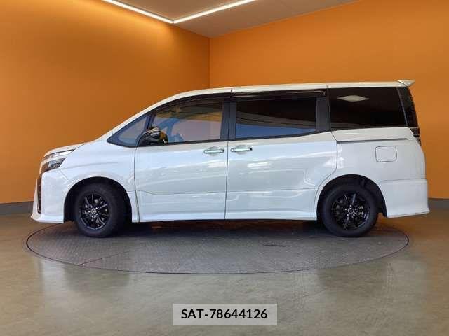 Toyota VOXY 2021-12 7458709-9