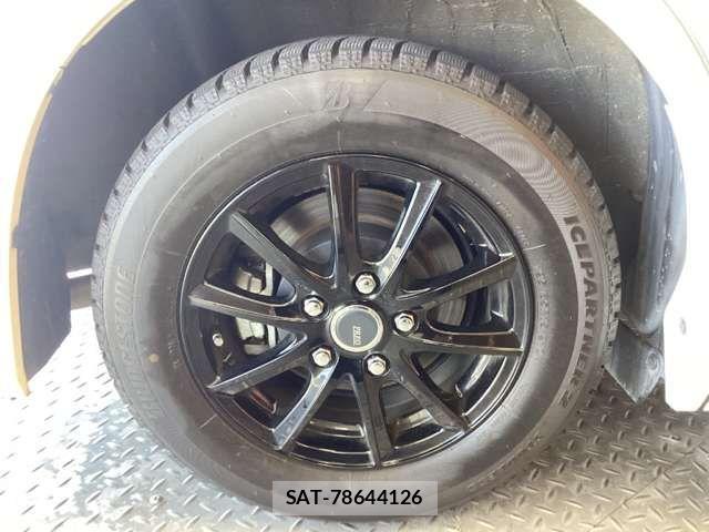 Toyota VOXY 2021-12 7458709-12