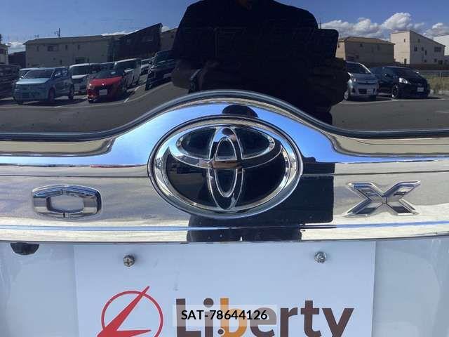 Toyota VOXY 2021-12 7458709-15