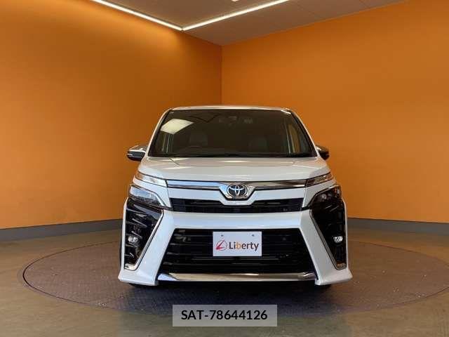 Toyota VOXY 2021-12 7458709-4
