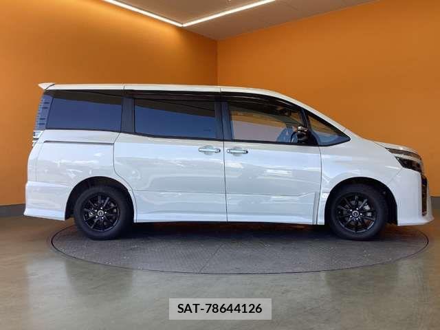 Toyota VOXY 2021-12 7458709-5