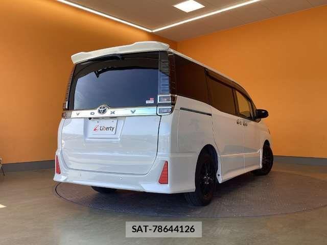Toyota VOXY 2021-12 7458709-6