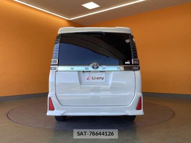 Toyota VOXY 2021-12 7458709-7