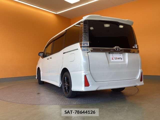 Toyota VOXY 2021-12 7458709-8