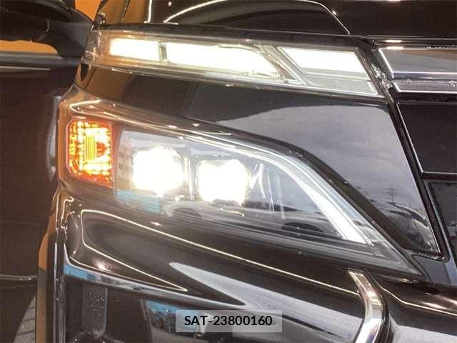 Toyota VOXY 2018-11 7458729-13