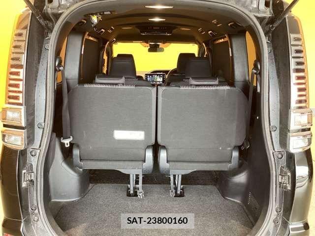 Toyota VOXY 2018-11 7458729-16