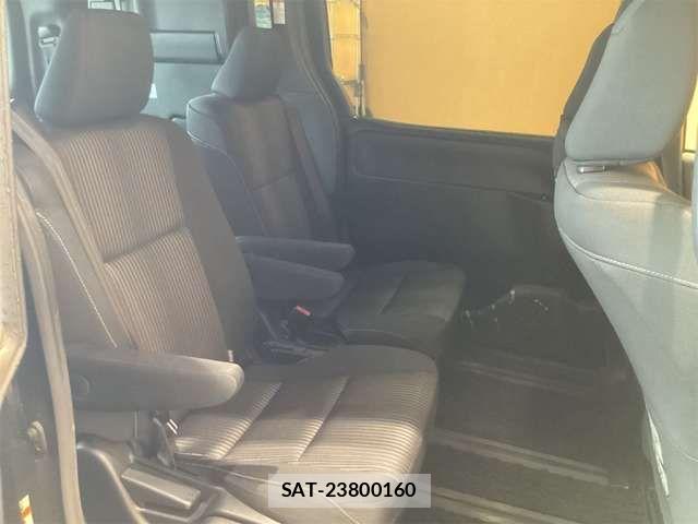 Toyota VOXY 2018-11 7458729-18