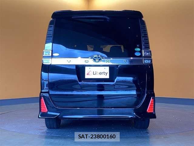Toyota VOXY 2018-11 7458729-8