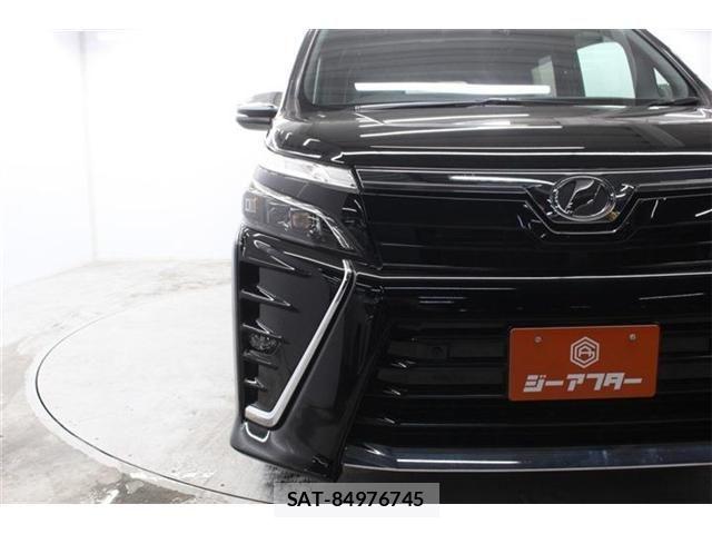 Toyota VOXY 2019-11 7458728-10