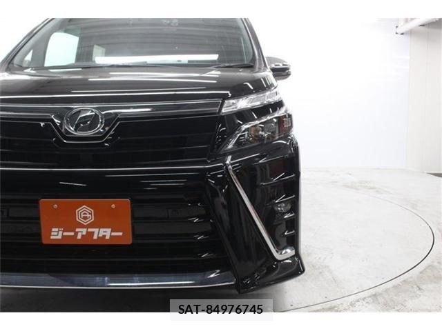 Toyota VOXY 2019-11 7458728-13