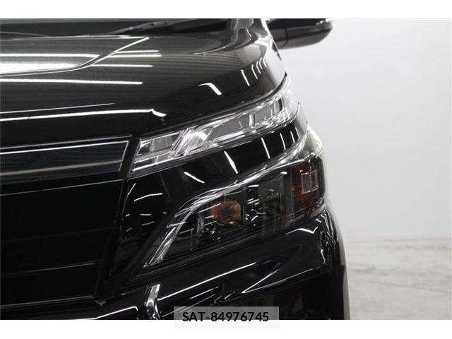 Toyota VOXY 2019-11 7458728-14