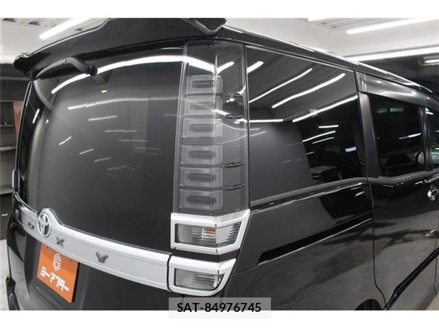 Toyota VOXY 2019-11 7458728-18