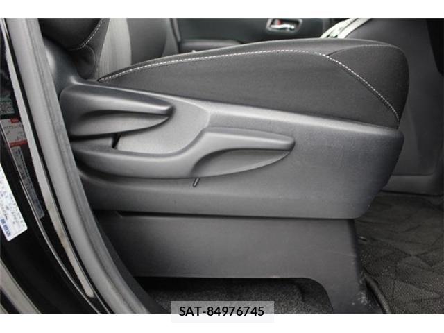 Toyota VOXY 2019-11 7458728-27