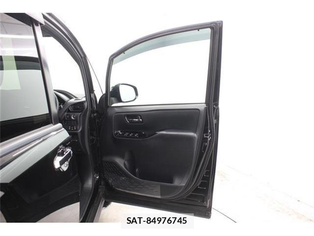 Toyota VOXY 2019-11 7458728-29