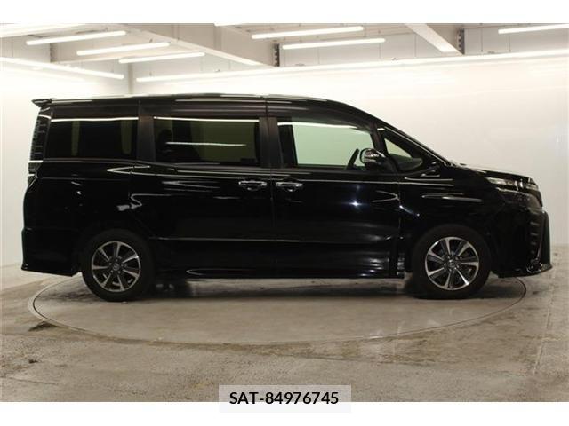 Toyota VOXY 2019-11 7458728-3
